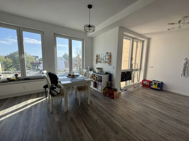 Moderne 2-Zimmer-Wohnung mit offener Küche und Duschbad — photo 1